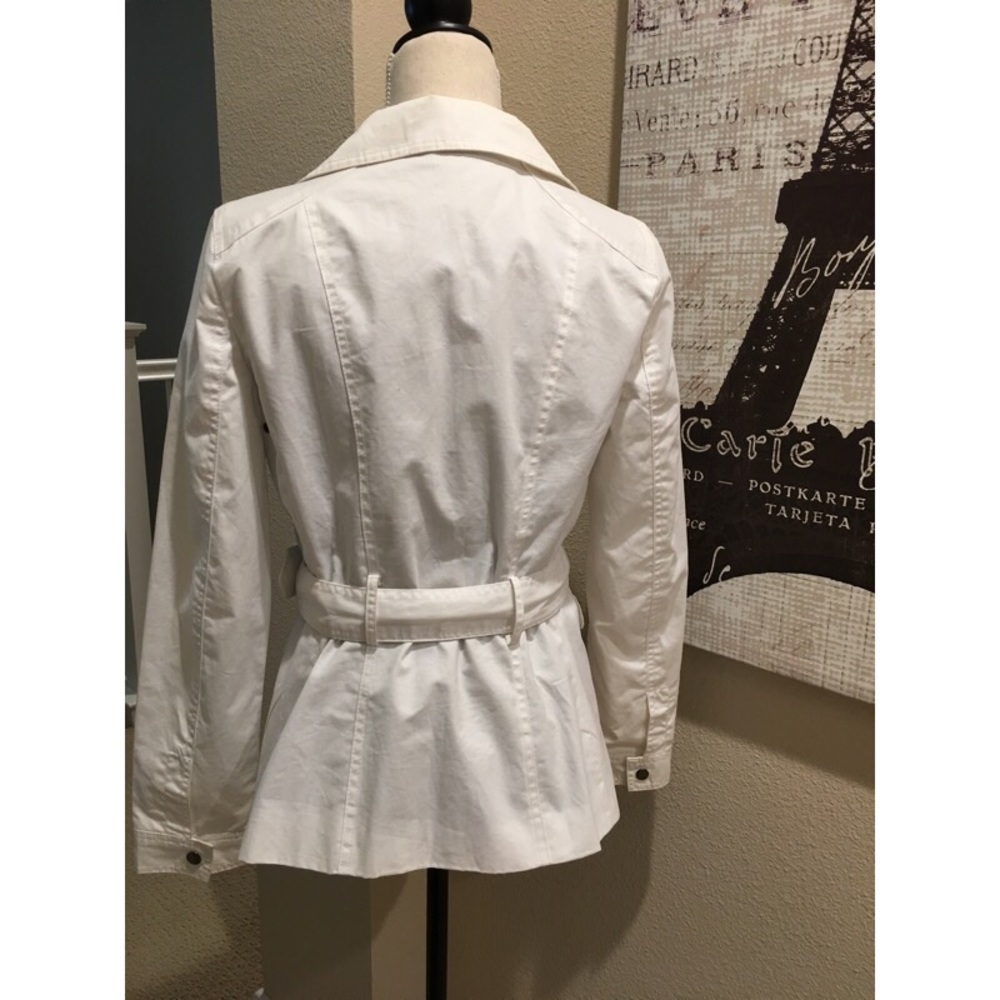 🌷🌼 Beautiful white belted jacket 🧥 - Picture 2 of 8